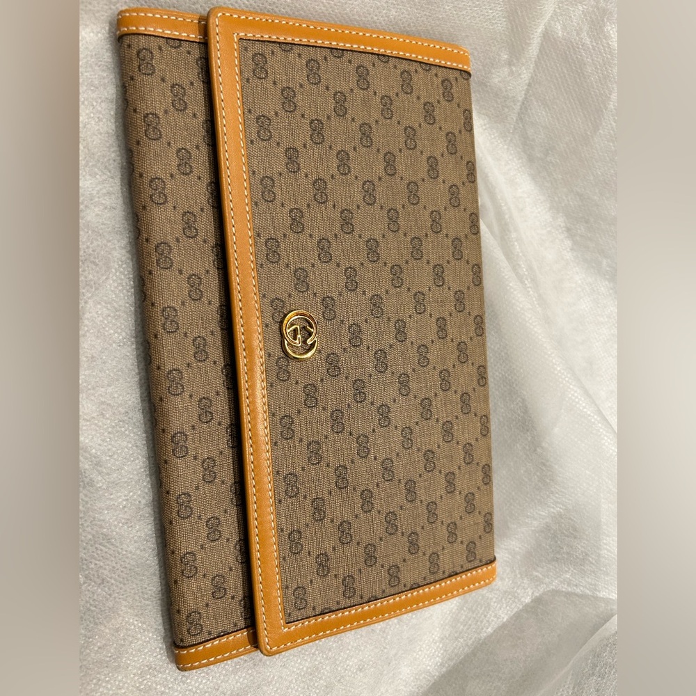 Authentic Gucci woman’s wallet

In Great conditions
 
All my items are authentic